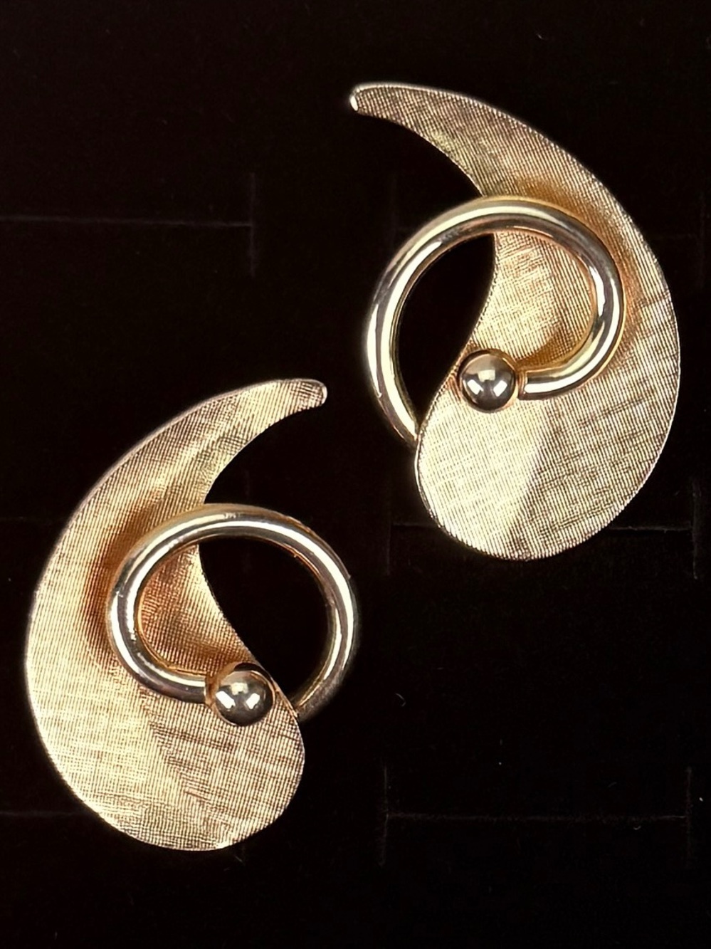 Goldtone vintage Marvella costume clip on earrings